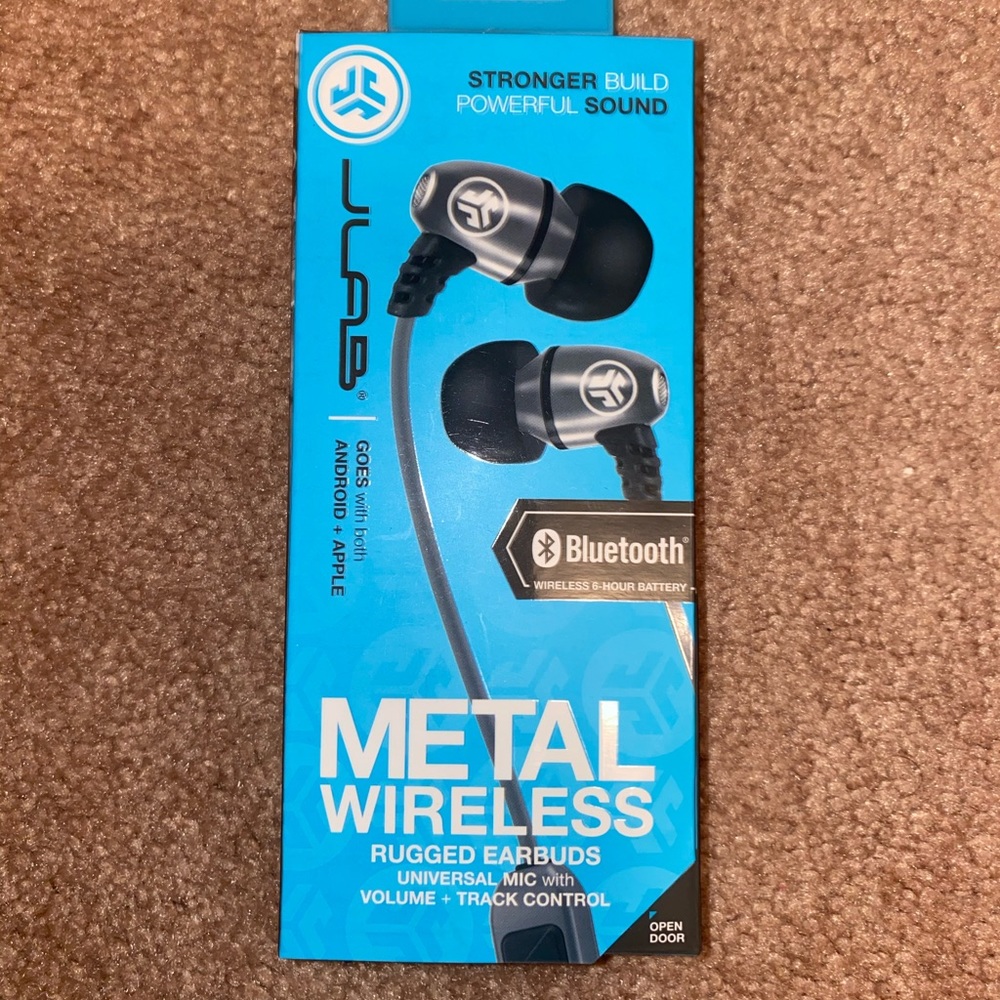 Wireless Bluetooth headphones